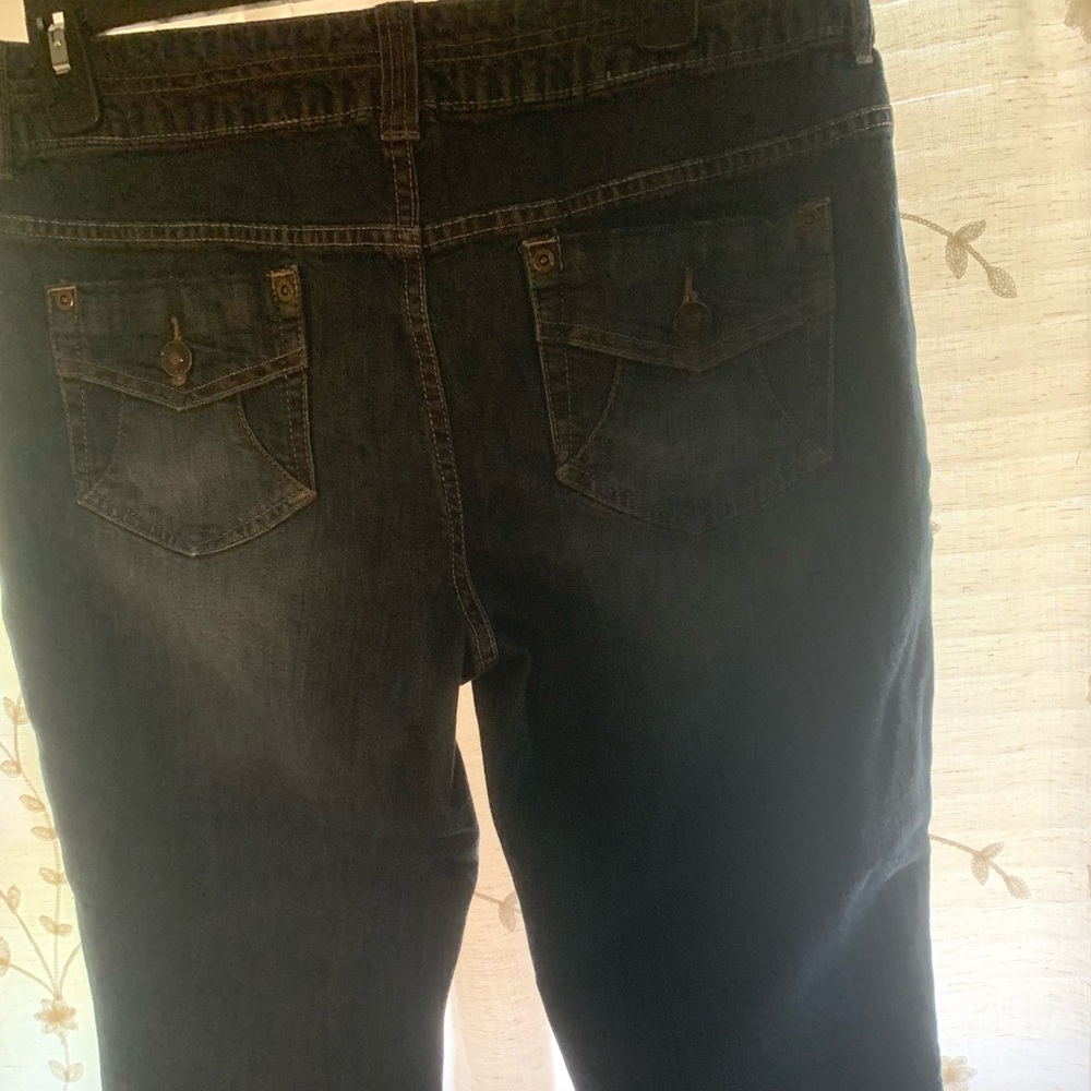 Jean Capris - Picture 2 of 2